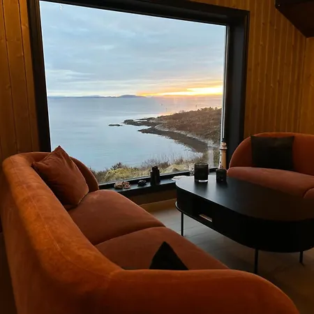 Jacuzzi, Utekjokken Og Sjoutsikt I Hel Ved Sjoen Semesterbostad Hitra